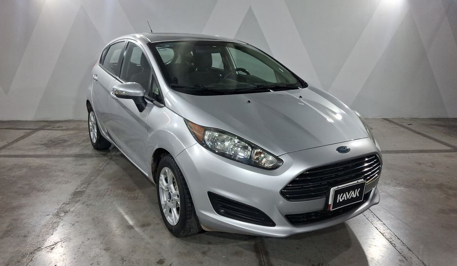 Ford Fiesta 1.6 SE MT Hatchback 2016