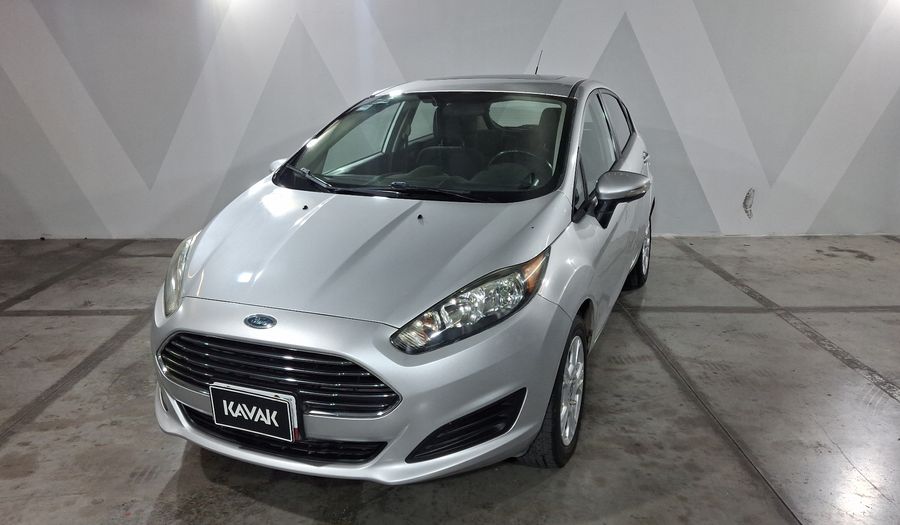 Ford Fiesta 1.6 SE MT Hatchback 2016