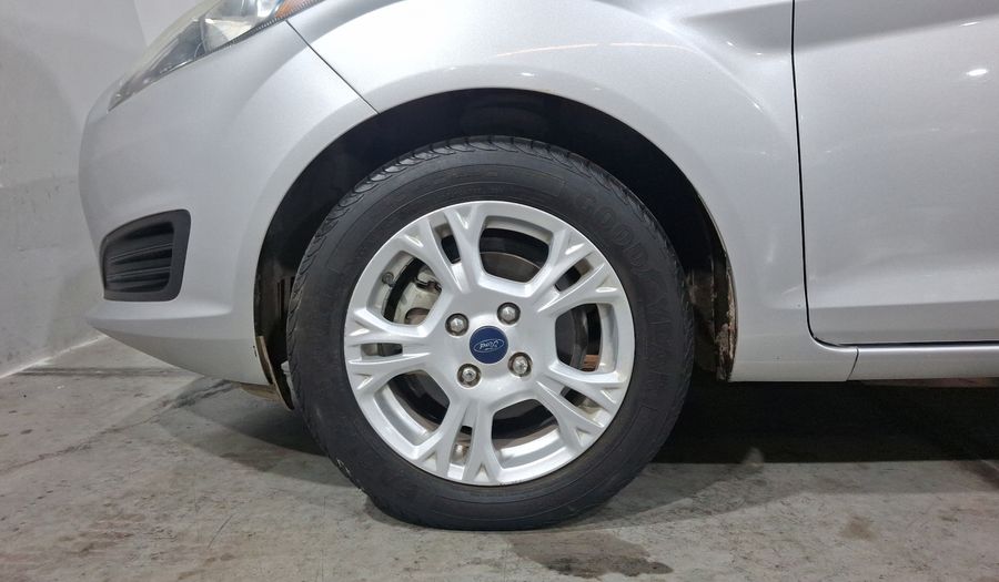 Ford Fiesta 1.6 SE MT Hatchback 2016