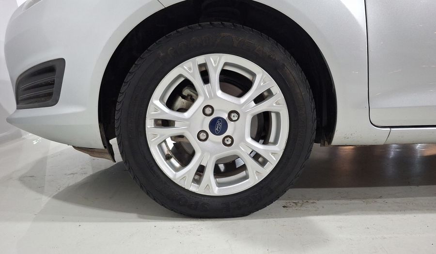 Ford Fiesta 1.6 SE MT Hatchback 2016