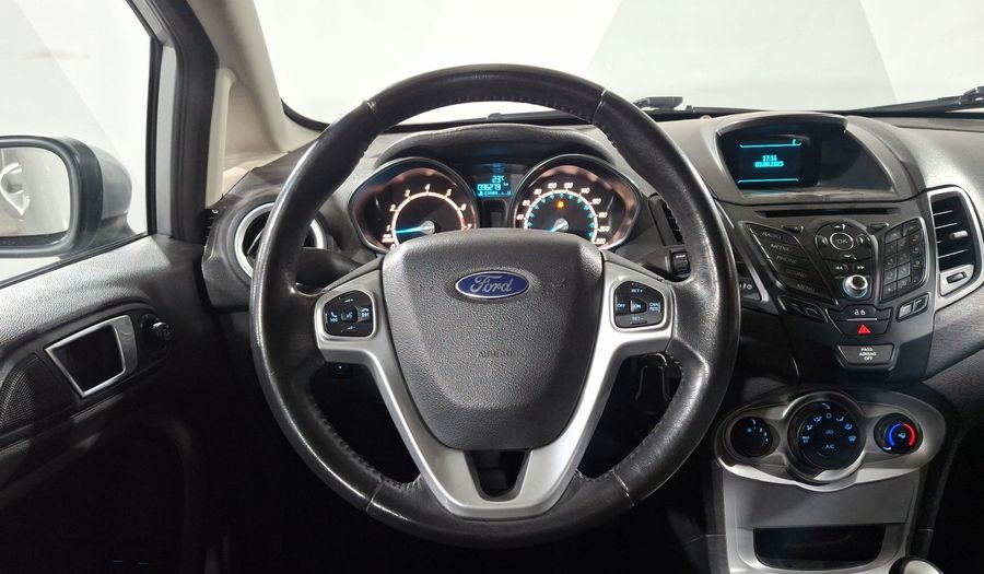 Ford Fiesta 1.6 SE MT Hatchback 2016
