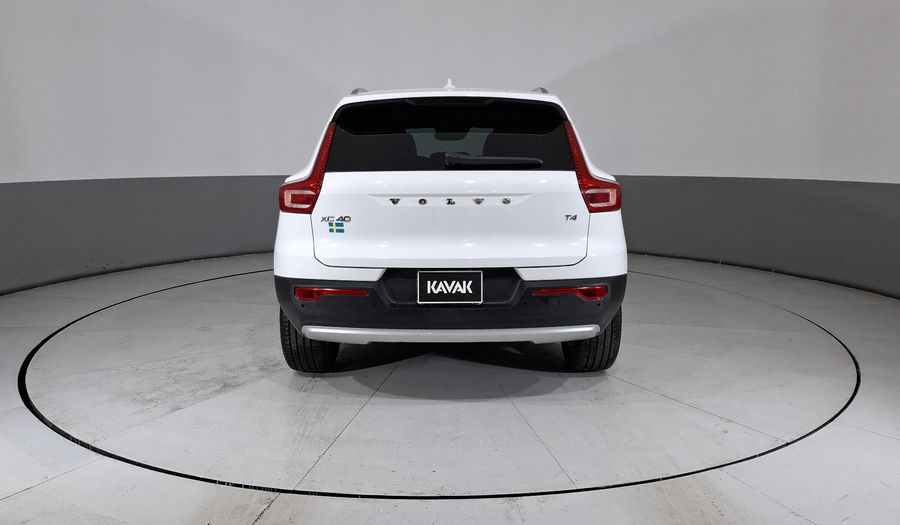 Volvo Xc40 2.0 T4 MOMENTUM AUTO Suv 2020