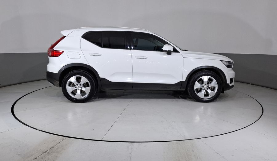 Volvo Xc40 2.0 T4 MOMENTUM AUTO Suv 2020