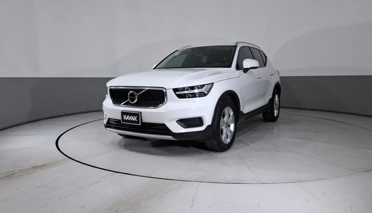 Volvo • XC40