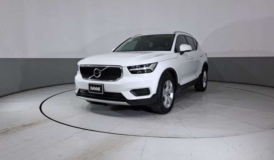 Volvo Xc40 2.0 T4 MOMENTUM AUTO Suv 2020