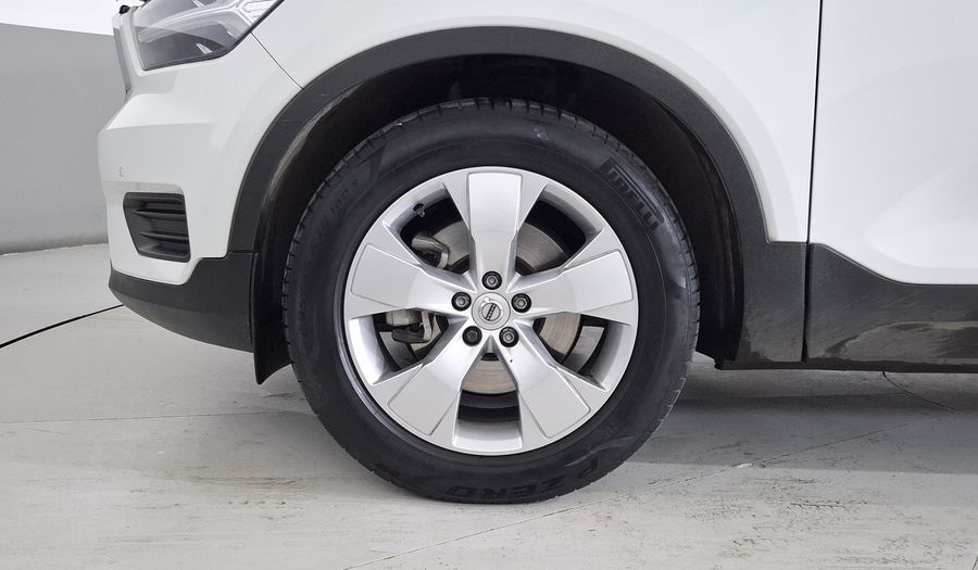 Volvo Xc40 2.0 T4 MOMENTUM AUTO Suv 2020