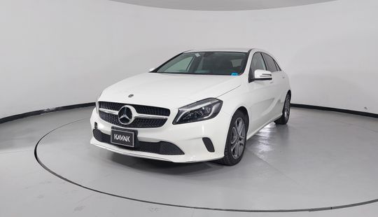Mercedes Benz • Clase A