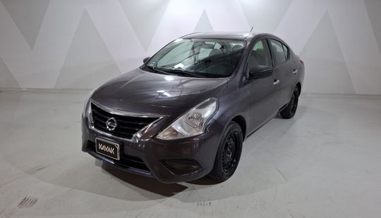 Nissan • Versa