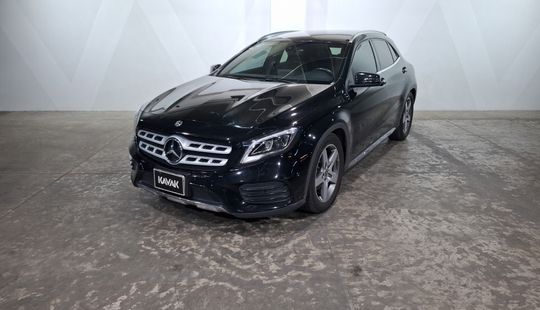 Mercedes Benz • Clase GLA