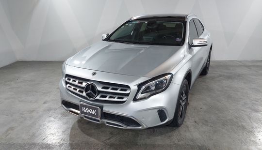 Mercedes Benz • Clase GLA