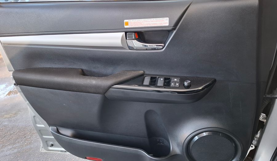 Toyota Hilux 2.8 TDI SR 4WD C/D Pickup 2022