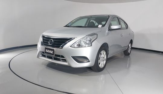 Nissan • Versa