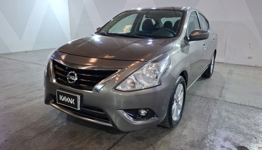 Nissan • Versa