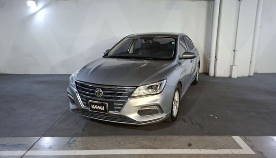 2023 • 24,402 km • Automático