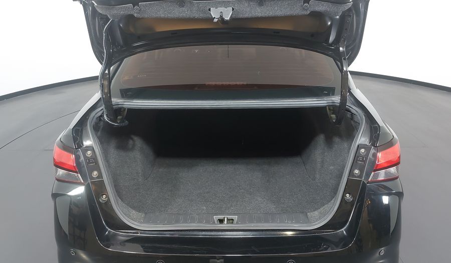 Nissan Versa ADVANCE Sedan 2022