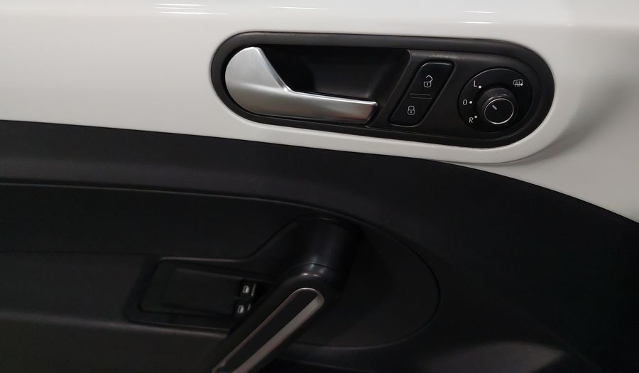 Volkswagen Beetle 2.5 SPORT MT Hatchback 2016