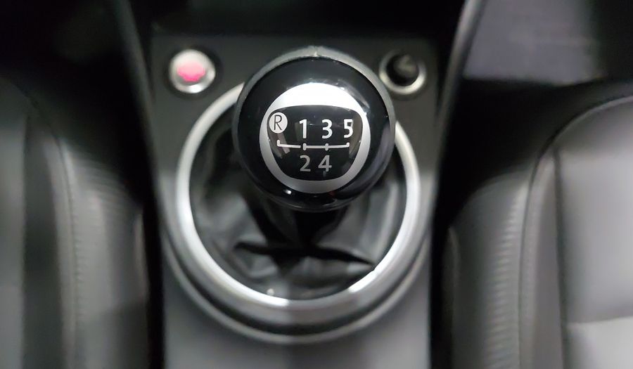 Volkswagen Beetle 2.5 SPORT MT Hatchback 2016