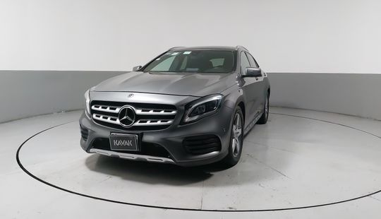 Mercedes Benz • Clase GLA