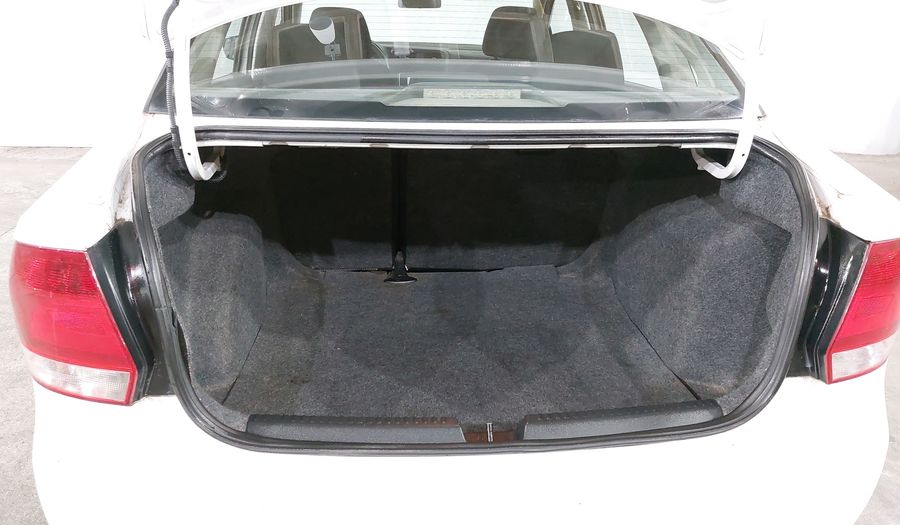 Volkswagen Vento 1.6 ACTIVE MT Sedan 2014