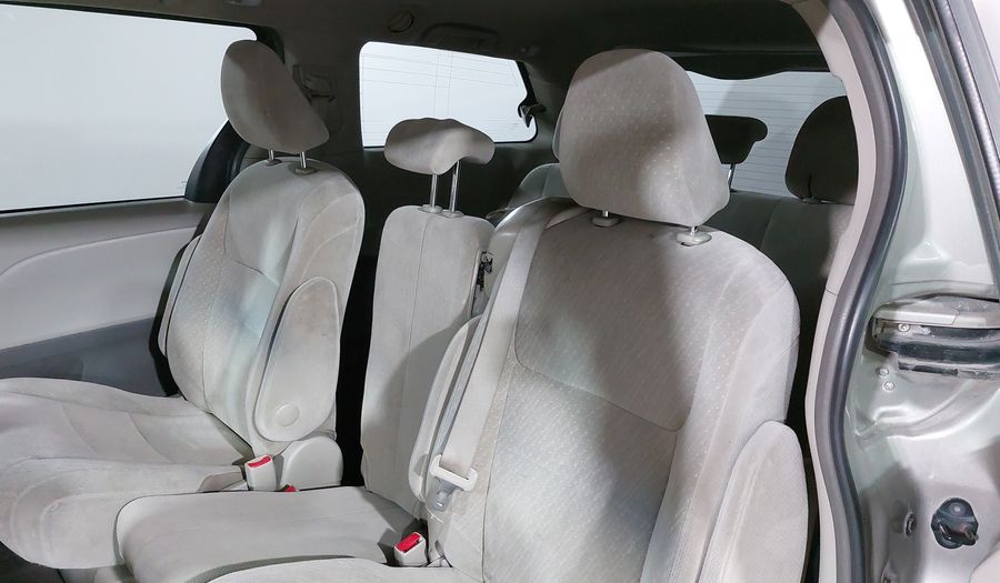 Toyota Sienna 3.5 LE AT Minivan 2017