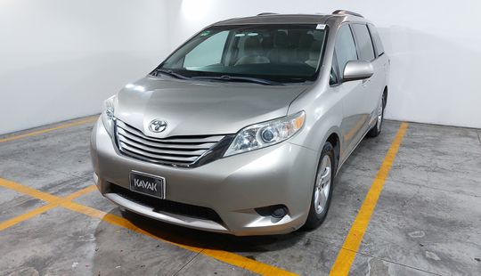 Toyota • Sienna