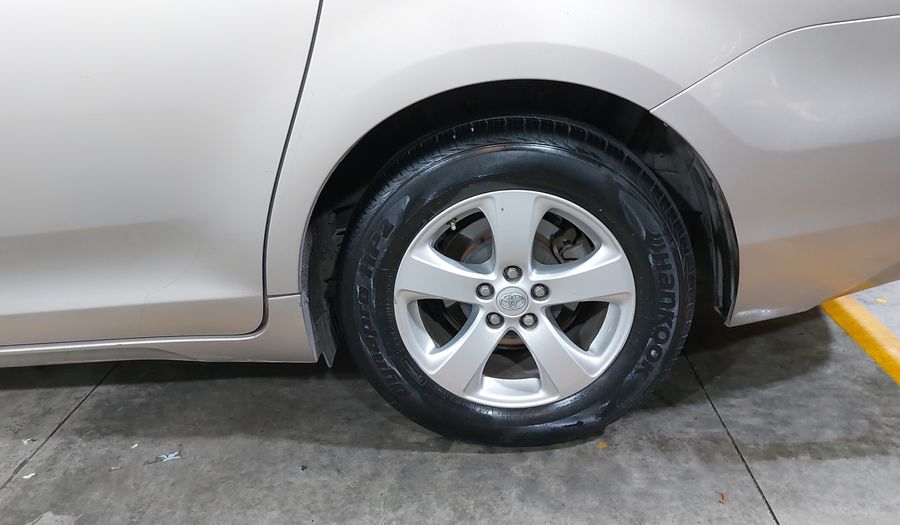 Toyota Sienna 3.5 LE AT Minivan 2017