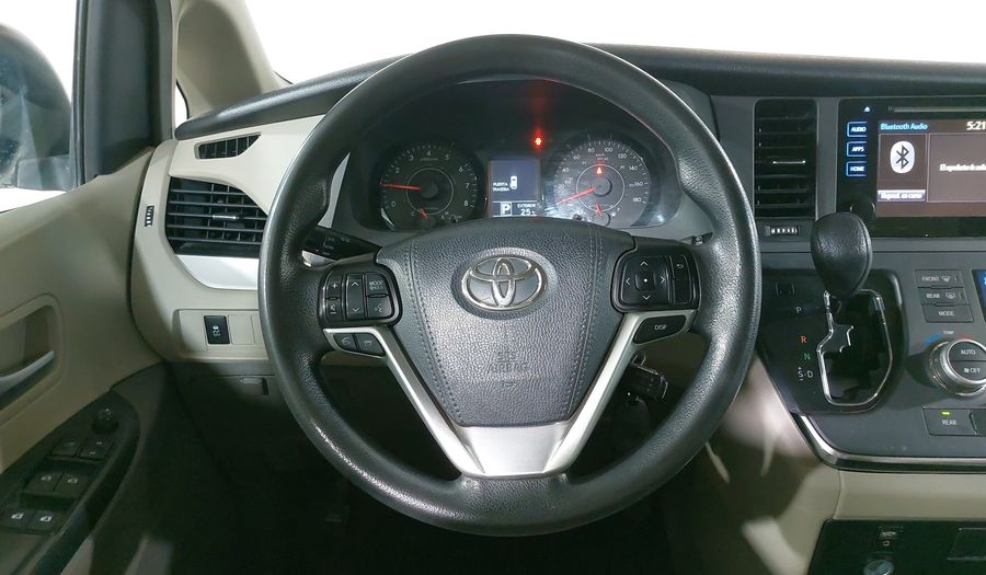 Toyota Sienna 3.5 LE AT Minivan 2017