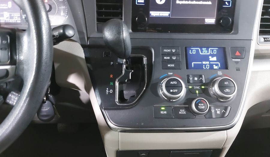 Toyota Sienna 3.5 LE AT Minivan 2017