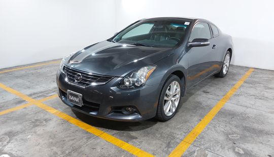 Nissan • Altima