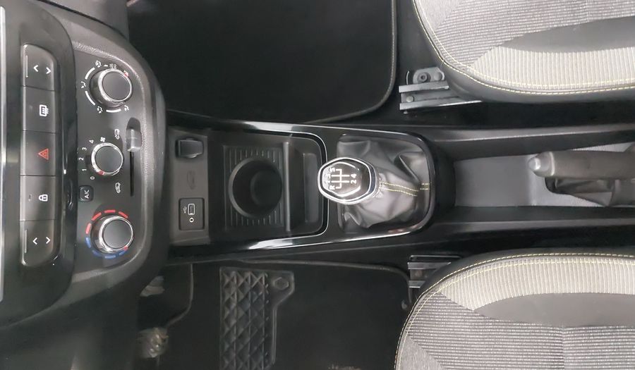 Renault Kwid 1.0 OUTSIDER Hatchback 2024