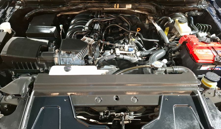 Nissan Np300 2.5 DOBLE CABINA SE TM AC PAQ SEG Pickup 2017