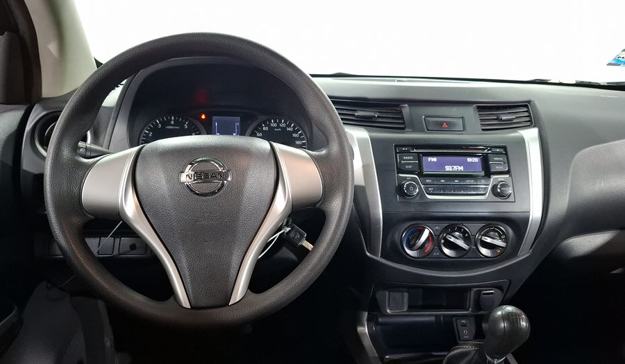 Nissan Np300 2.5 DOBLE CABINA SE TM AC PAQ SEG Pickup 2017