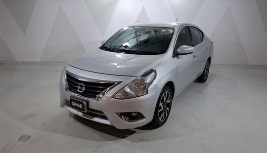 Nissan • Versa