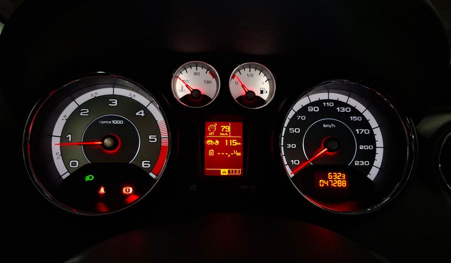 Peugeot 308 1.6 HDI ALLURE AM20 Hatchback 2021