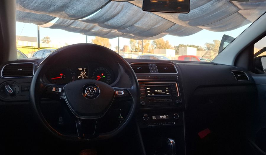 Volkswagen Polo 1.6 COMFORTLINE TIPTRONIC Sedan 2016
