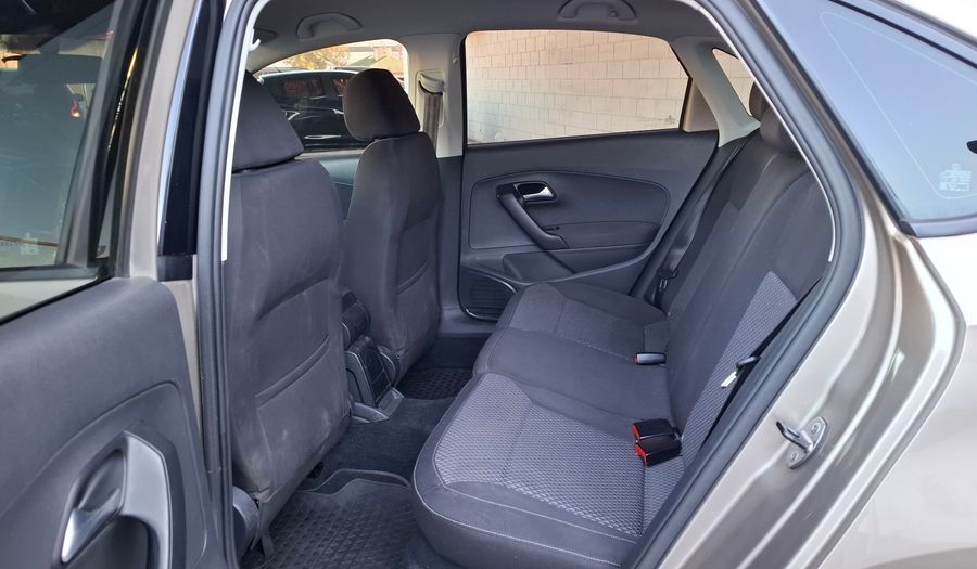 Volkswagen Polo 1.6 COMFORTLINE TIPTRONIC Sedan 2016