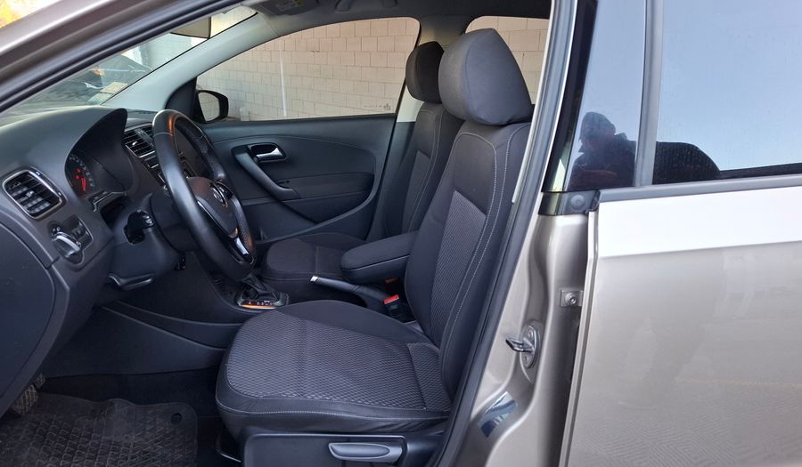Volkswagen Polo 1.6 COMFORTLINE TIPTRONIC Sedan 2016