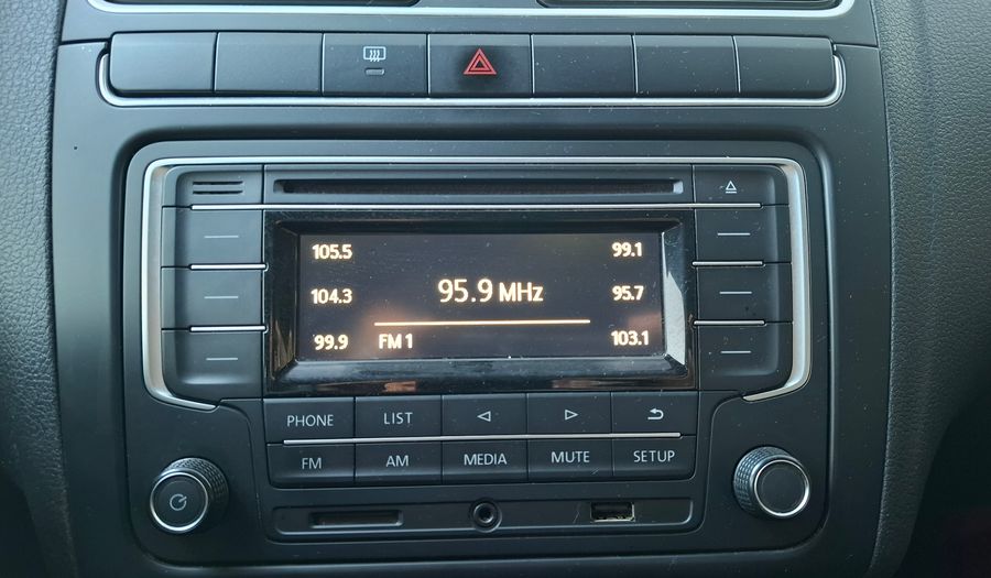 Volkswagen Polo 1.6 COMFORTLINE TIPTRONIC Sedan 2016