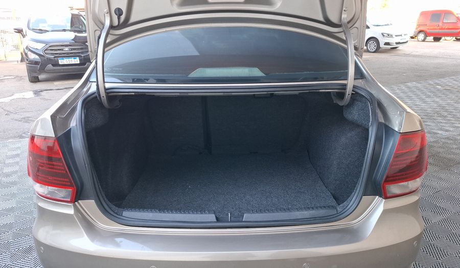 Volkswagen Polo 1.6 COMFORTLINE TIPTRONIC Sedan 2016