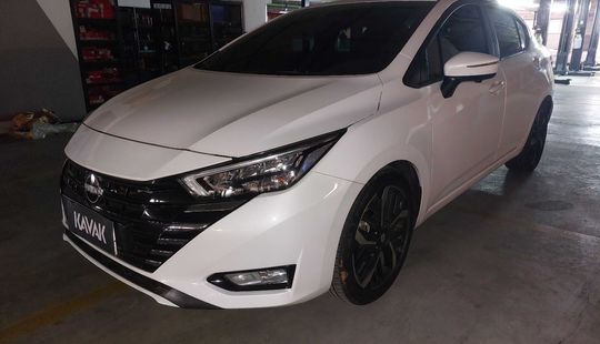 Nissan • Versa