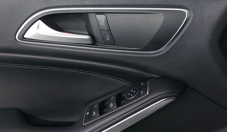 Mercedes Benz Clase Cla 1.6 CLA 200 SPORT AT Coupe 2017