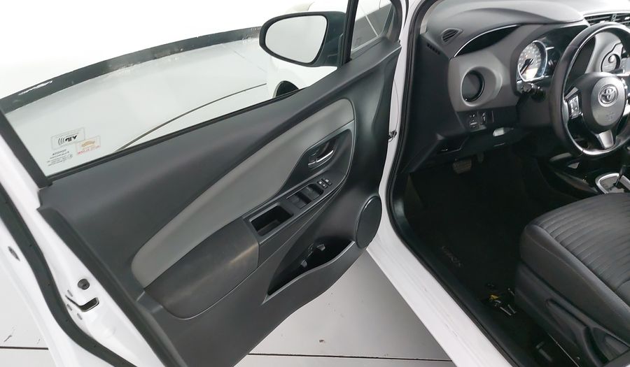 Toyota Yaris 1.5 SE AT 5PTAS Hatchback 2016