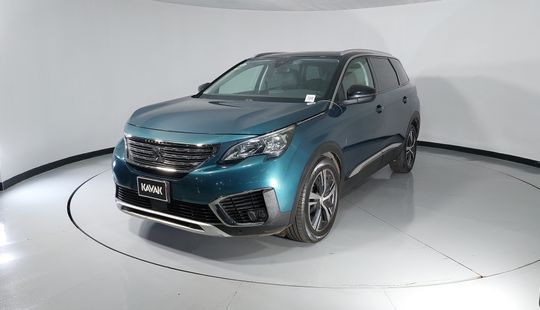 Peugeot • 5008