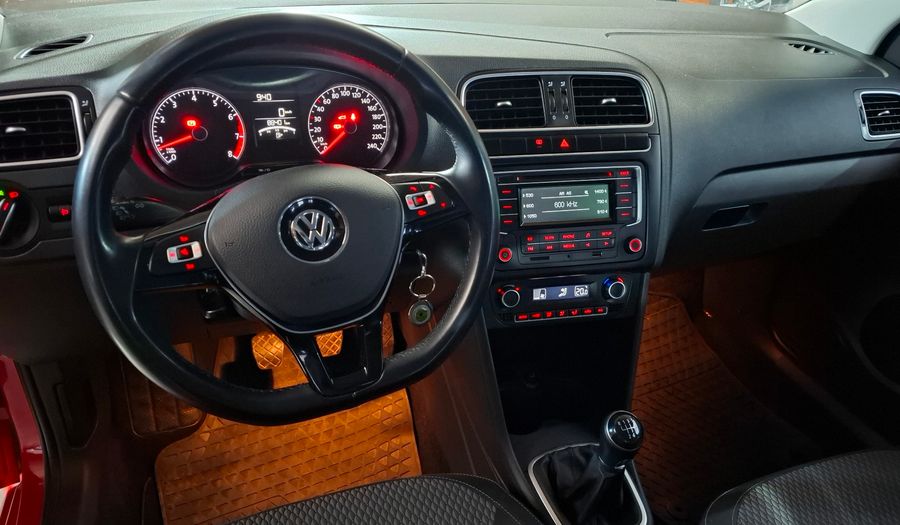 Volkswagen Polo 1.6 COMFORTLINE Sedan 2016