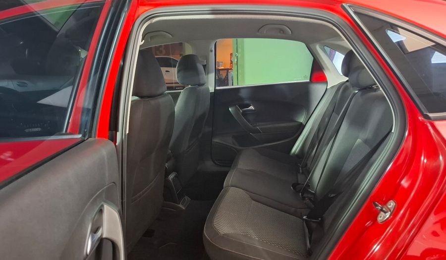 Volkswagen Polo 1.6 COMFORTLINE Sedan 2016