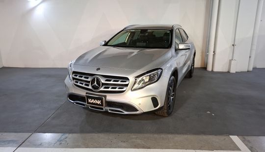 Mercedes Benz • Clase GLA