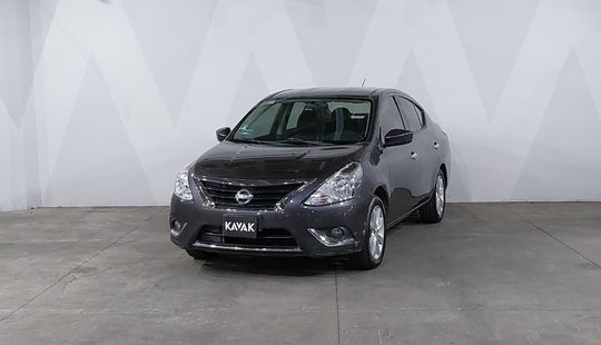 Nissan • Versa