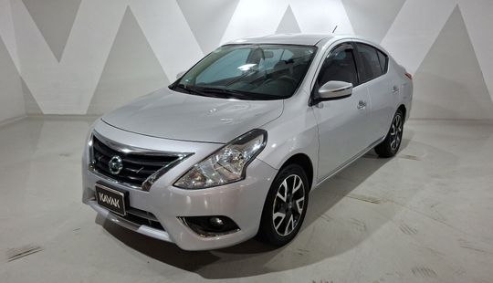 Nissan • Versa
