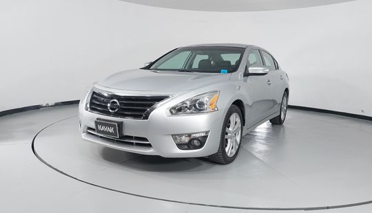 Nissan • Altima