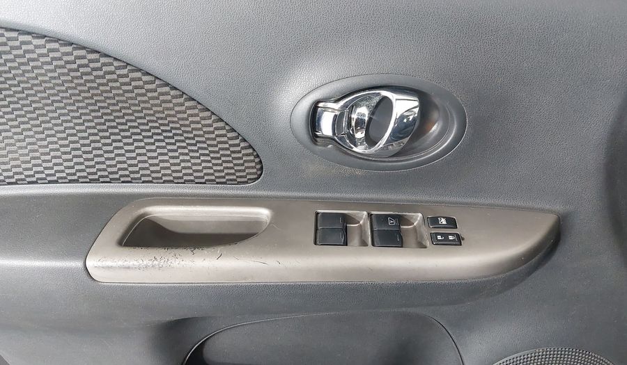 Nissan March SV 1.0 16V Hatchback 2015